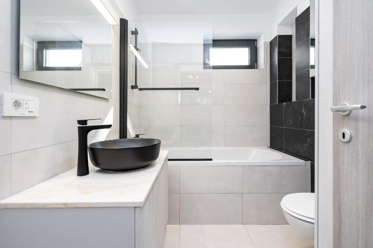 Central Apartment Diamond Bucarest Esterno foto